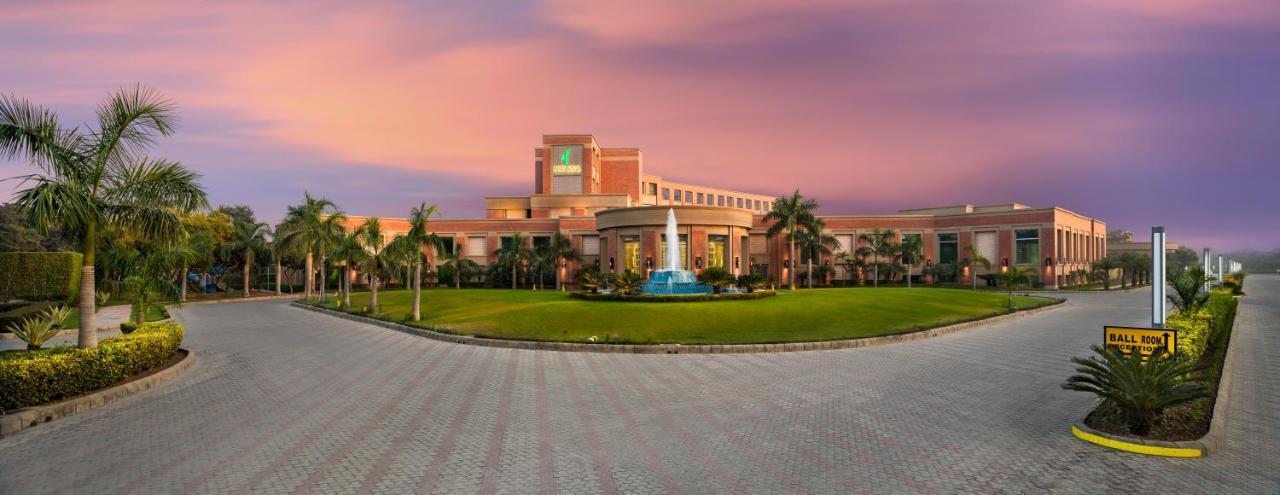Nirvana Luxury Hotel L Ludhiana Exterior foto