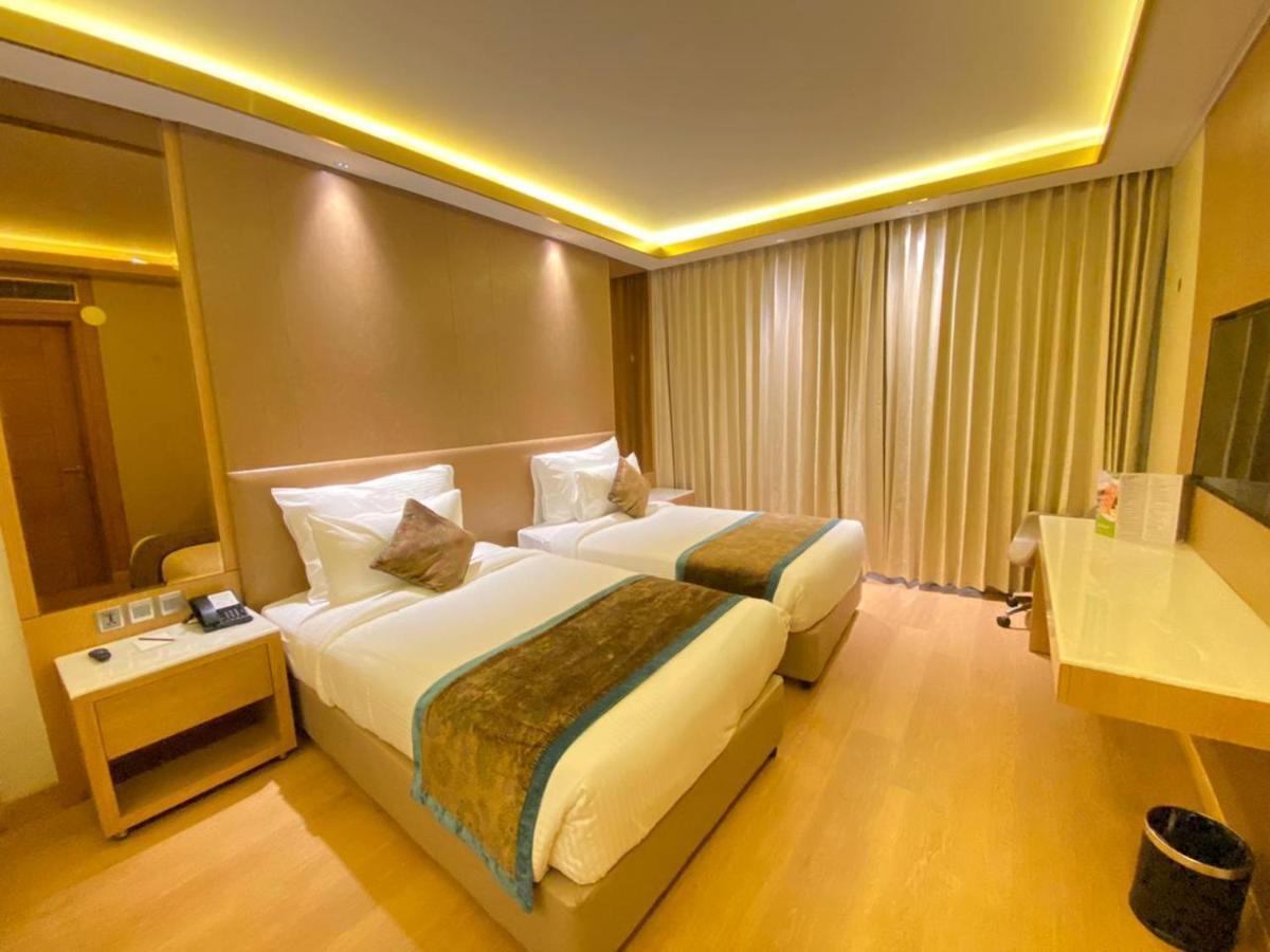 Nirvana Luxury Hotel L Ludhiana Exterior foto